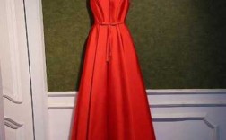美式红色木门的搭配效果图 美式红色婚纱礼服女士穿搭图片