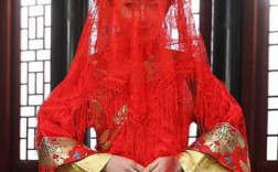 中式婚礼新郎自己盖头纱,给新娘盖头纱 