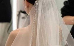  婚礼上女撩头纱「婚礼女发型」