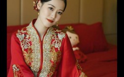  婚纱中式简约发型女生图片「中式婚纱里面该穿什么」