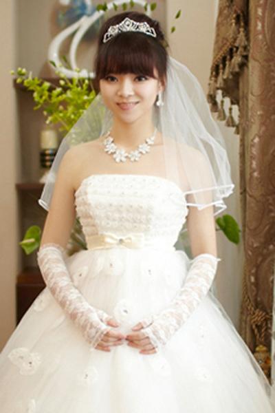 齐刘海婚纱照是不是很难看-齐刘海简约室内婚纱照-图1