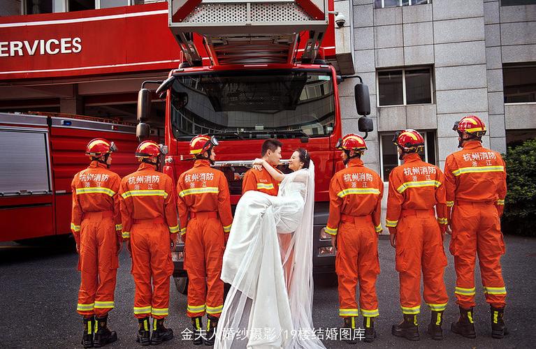  消防婚礼正步盖头纱「消防队的礼服」-图2