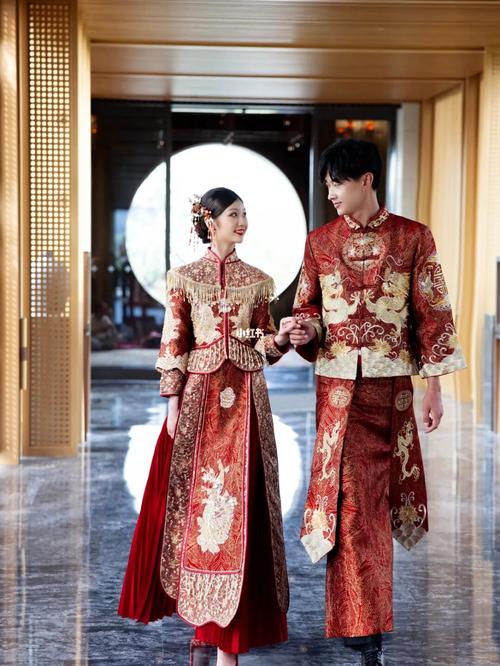 中式婚礼披肩照片男女图片,中式婚礼披肩照片男女图片大全 -图1