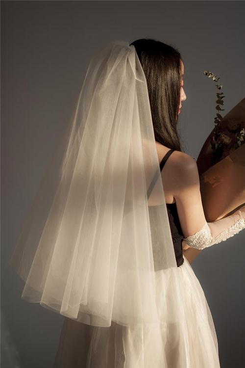  如何选婚礼头纱照片女孩「婚礼头纱需要遮面吗」-图1