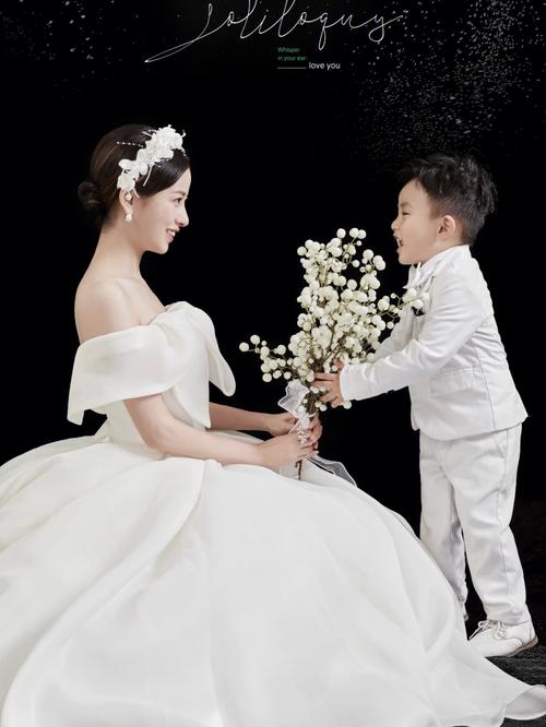 韩式简约婚纱照片-韩式简约亲子婚纱图片大全-图1
